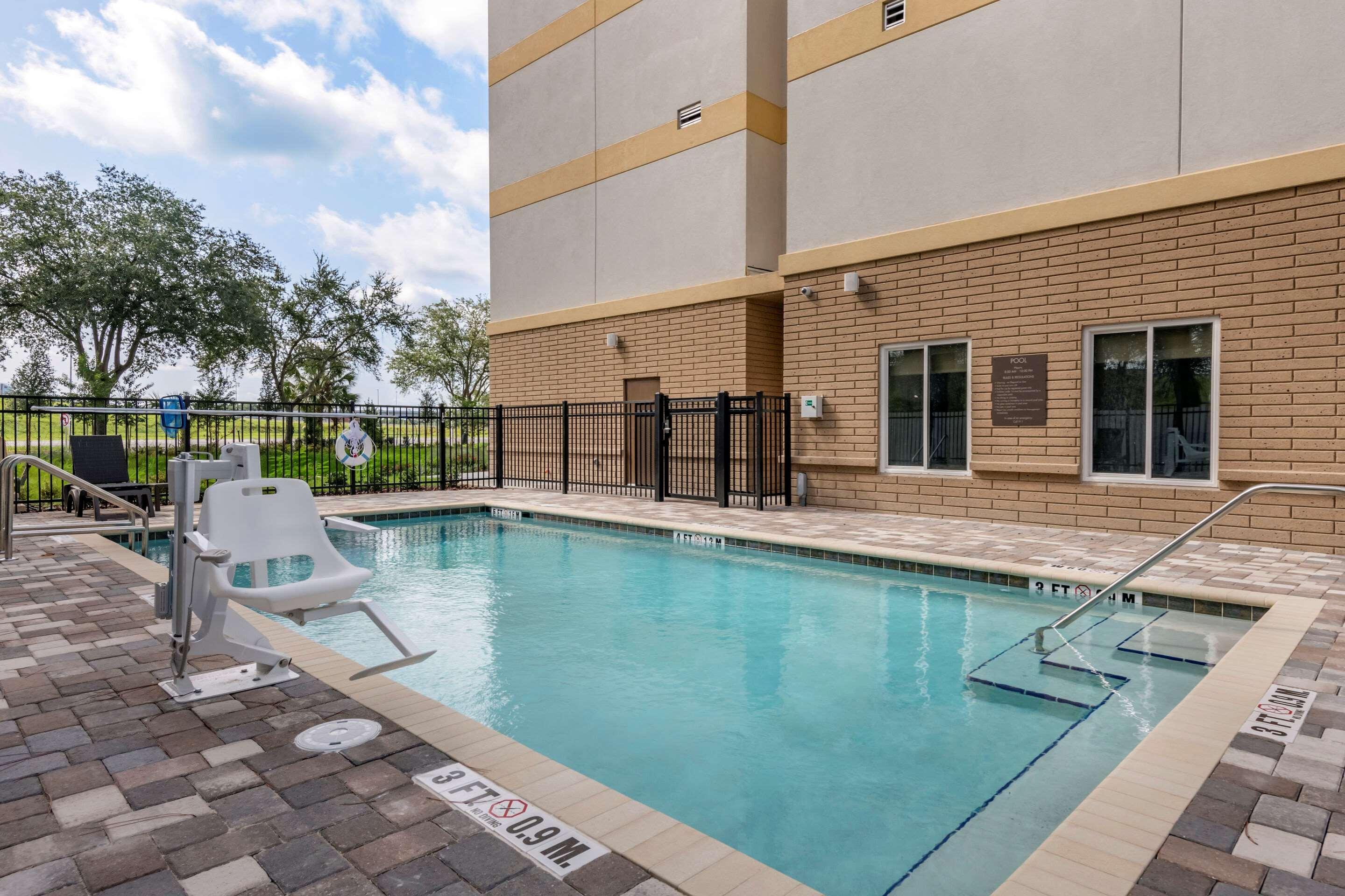 Comfort Suites Daytona Beach-Speedway Eksteriør billede